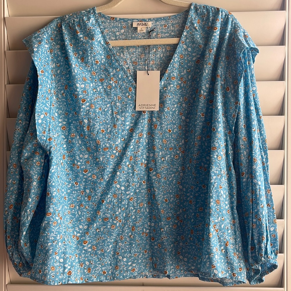 Women blouse size L, lightweight floral patterns - Picture 2 of 9